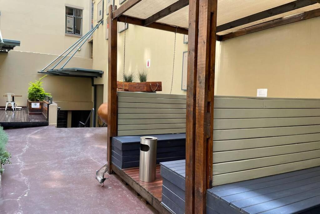Cool & Easy Flat In The Heart Of Marshalltown 요하네스버그 외부 사진