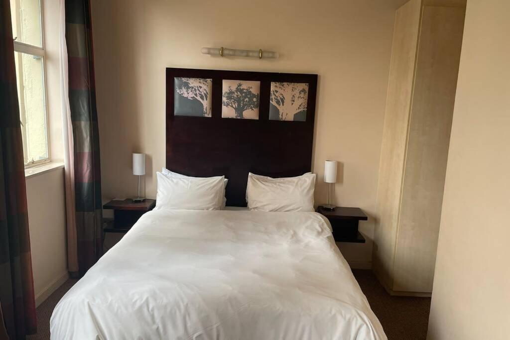 Cool & Easy Flat In The Heart Of Marshalltown 요하네스버그 외부 사진