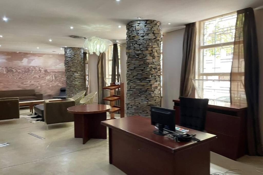 Cool & Easy Flat In The Heart Of Marshalltown 요하네스버그 외부 사진